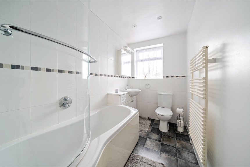 under offer gravel hill london 36944 - Gibbs Gillespie