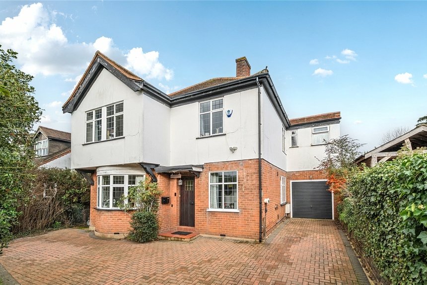 under offer gravel hill london 36944 - Gibbs Gillespie