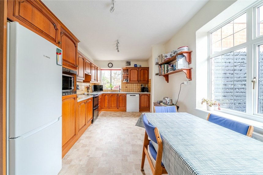 under offer gravel hill london 36944 - Gibbs Gillespie