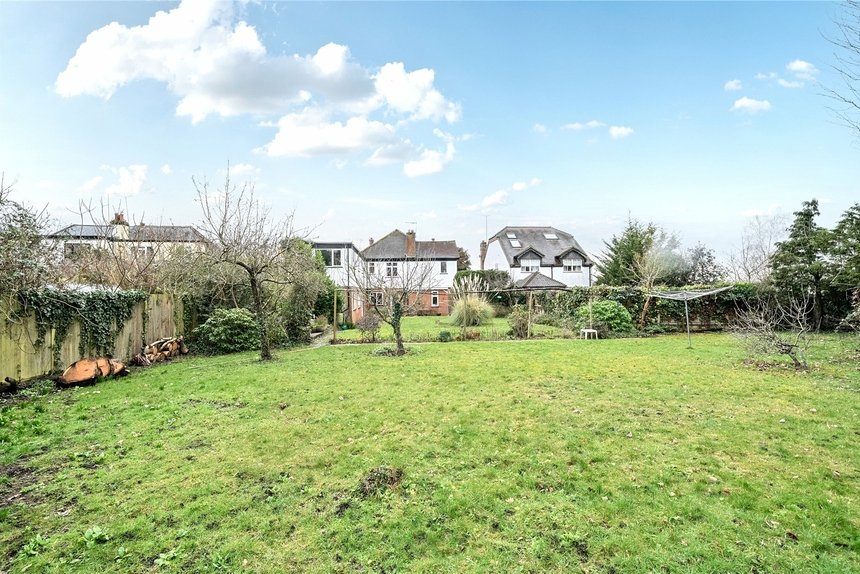 under offer gravel hill london 36944 - Gibbs Gillespie