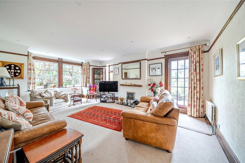 under offer gravel hill london 36944 - Gibbs Gillespie