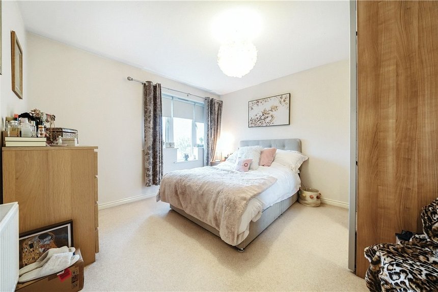 for sale wren lane london 37141 - Gibbs Gillespie