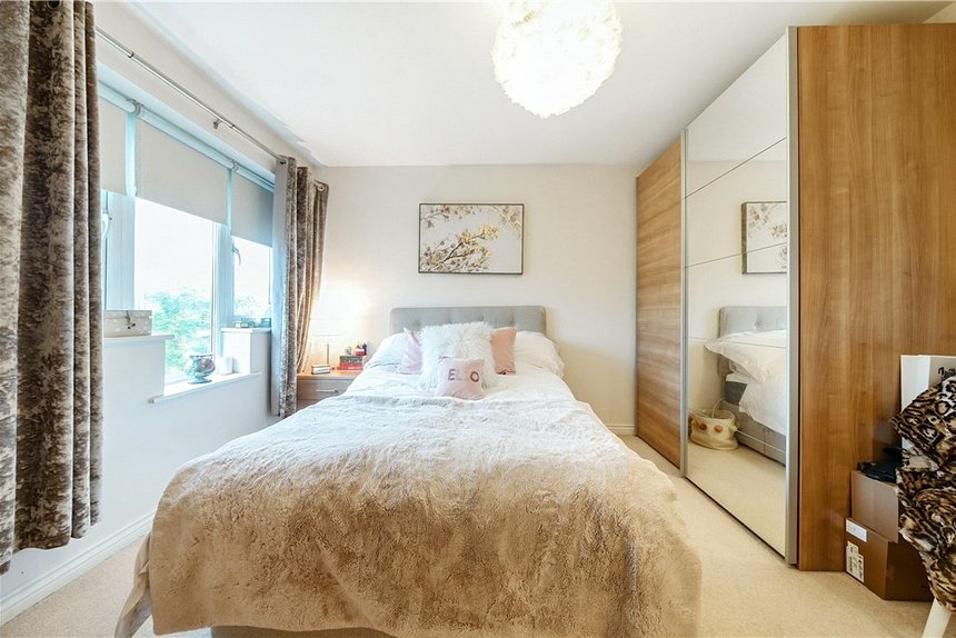 for sale wren lane london 37141 - Gibbs Gillespie