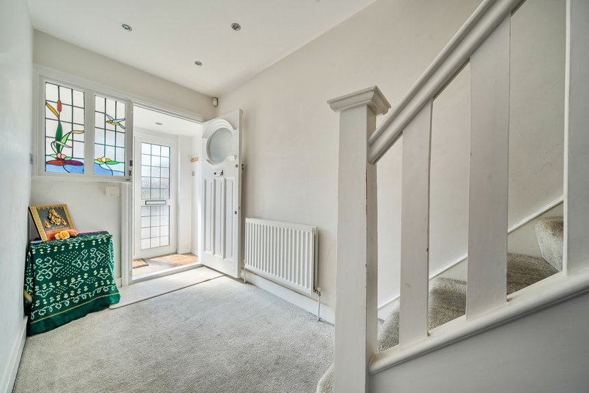 under offer lankers drive london 37200 - Gibbs Gillespie