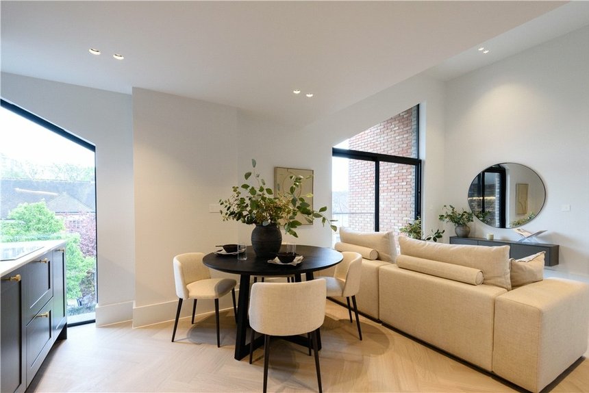 under offer ivy gardens london 37234 - Gibbs Gillespie