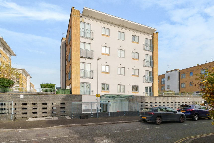 for sale waxlow way london 37241 - Gibbs Gillespie