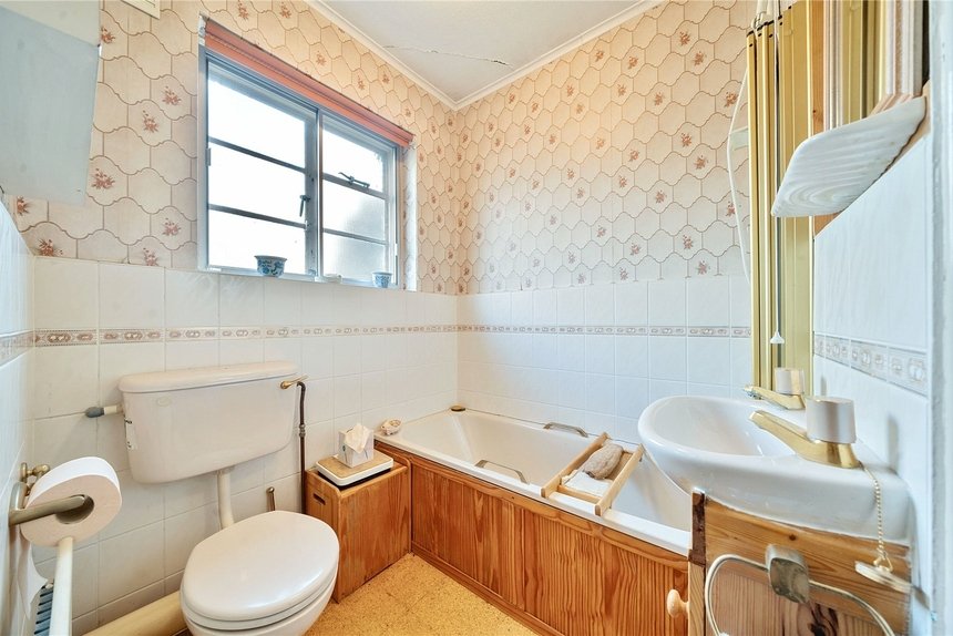 under offer downs avenue london 37283 - Gibbs Gillespie