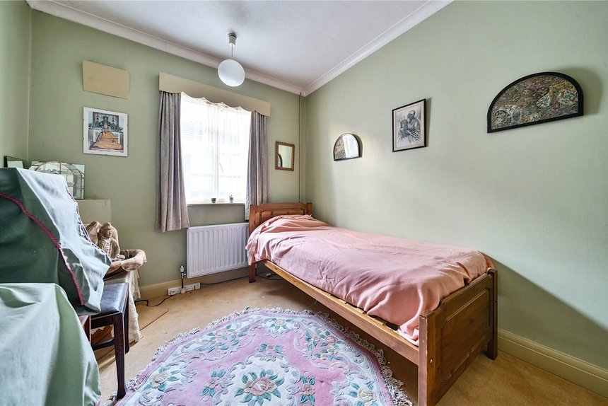 under offer downs avenue london 37283 - Gibbs Gillespie