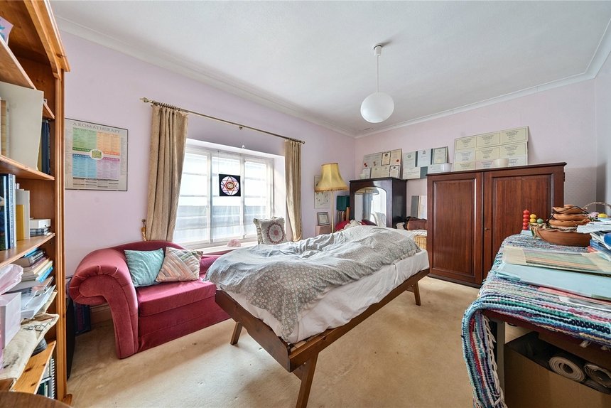 under offer downs avenue london 37283 - Gibbs Gillespie