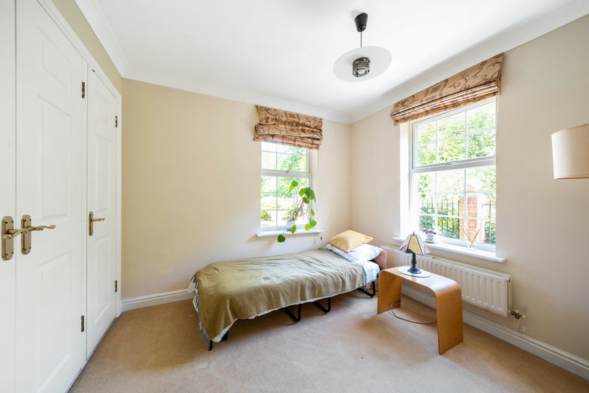 for sale ducks hill road london 37581 - Gibbs Gillespie