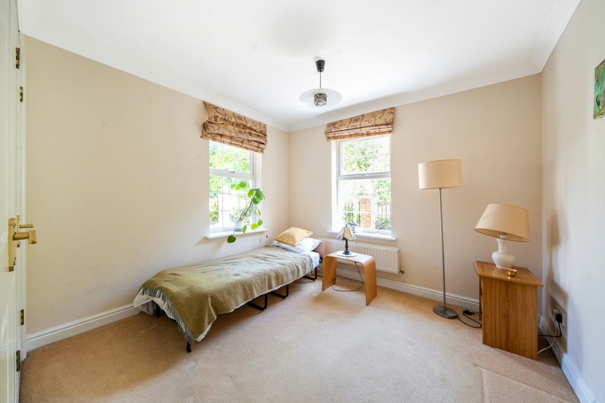 for sale ducks hill road london 37581 - Gibbs Gillespie