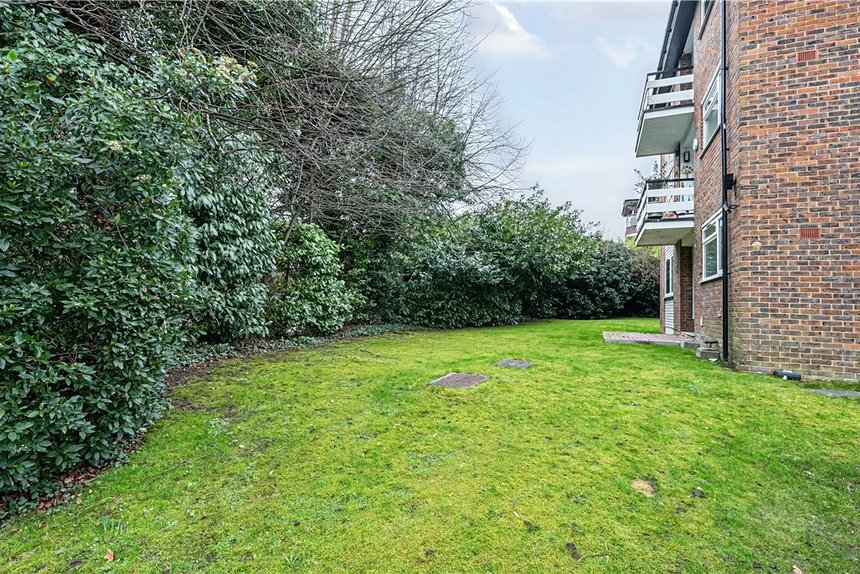 for sale white house drive london 37613 - Gibbs Gillespie