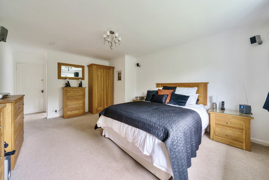 sold joiners lane london 37652 - Gibbs Gillespie