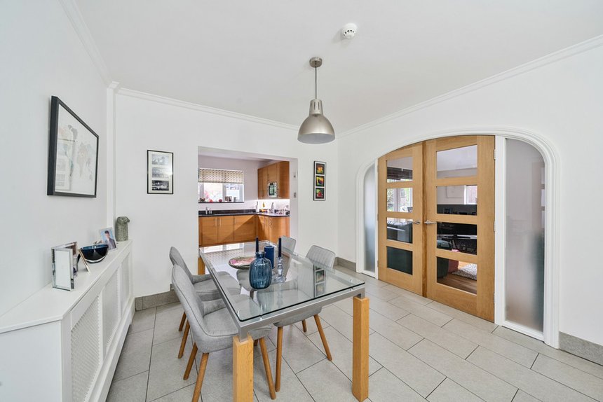 for sale embry way london 37653 - Gibbs Gillespie