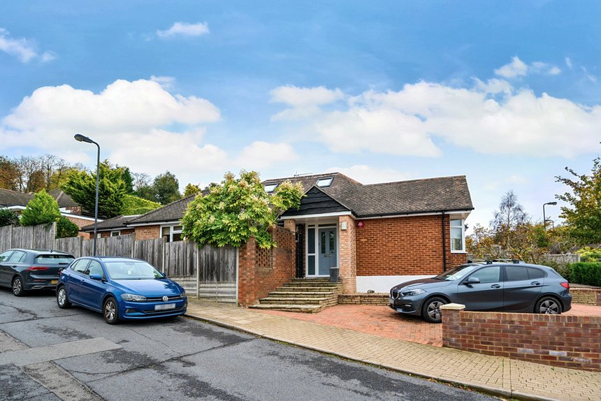 for sale embry way london 37653 - Gibbs Gillespie