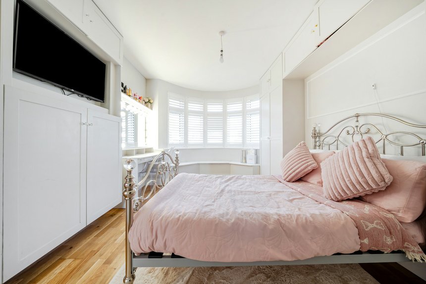 under offer herlwyn avenue london 37761 - Gibbs Gillespie