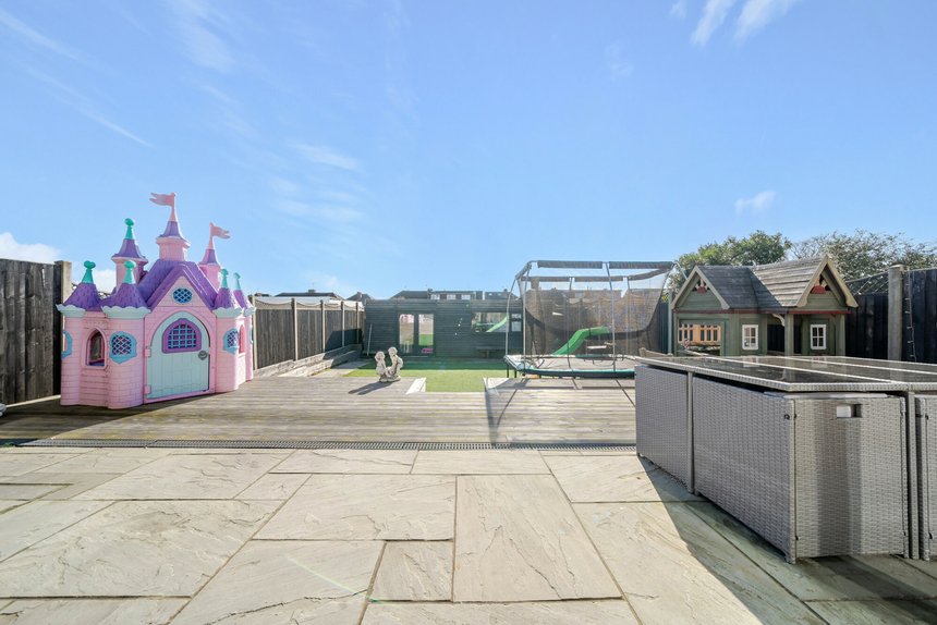 under offer herlwyn avenue london 37761 - Gibbs Gillespie