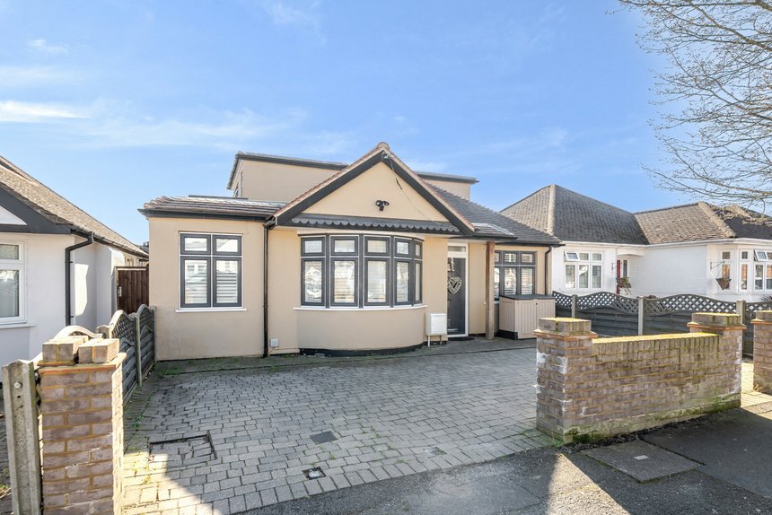 under offer herlwyn avenue london 37761 - Gibbs Gillespie