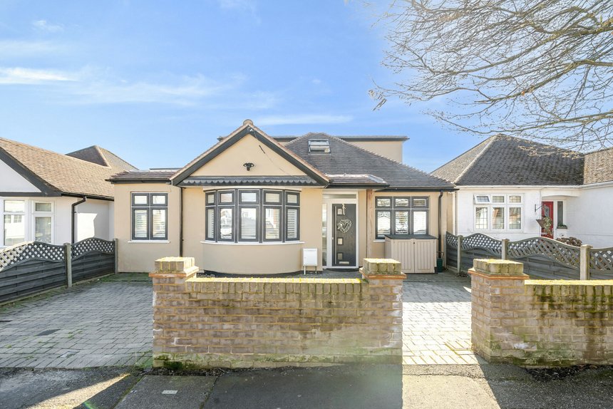 under offer herlwyn avenue london 37761 - Gibbs Gillespie