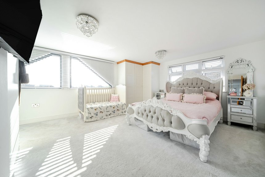 under offer herlwyn avenue london 37761 - Gibbs Gillespie