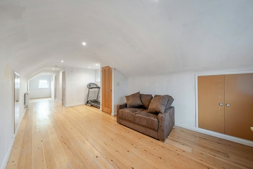 under offer ashdene london 37846 - Gibbs Gillespie