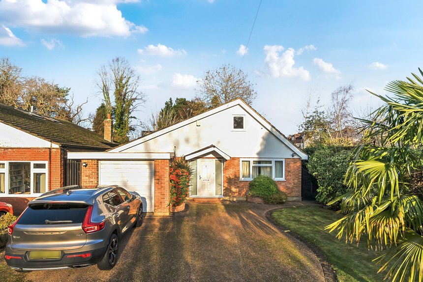 under offer ashdene london 37846 - Gibbs Gillespie