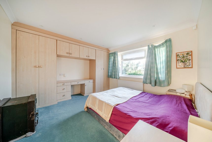 under offer ashdene london 37846 - Gibbs Gillespie