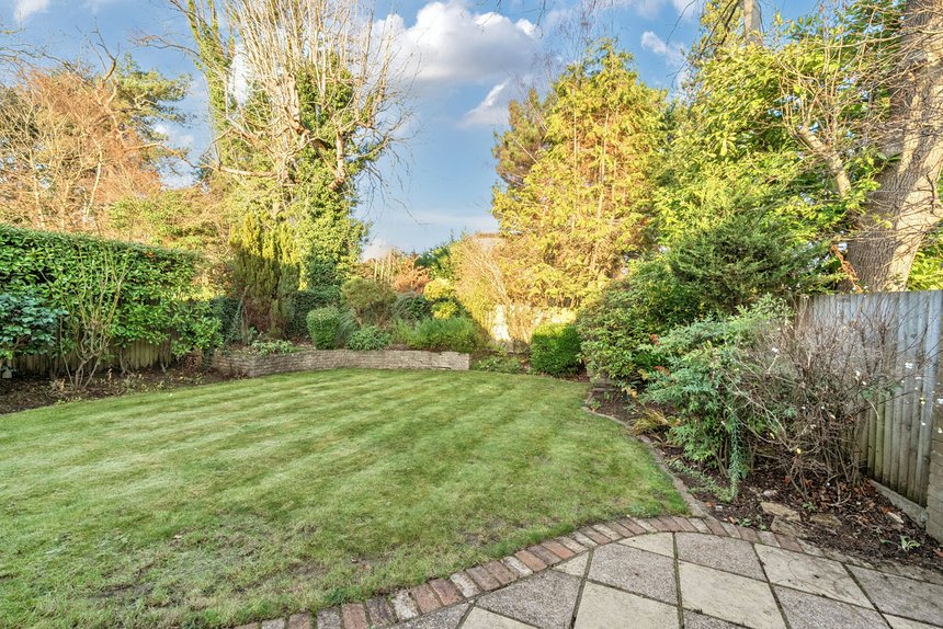 under offer ashdene london 37846 - Gibbs Gillespie