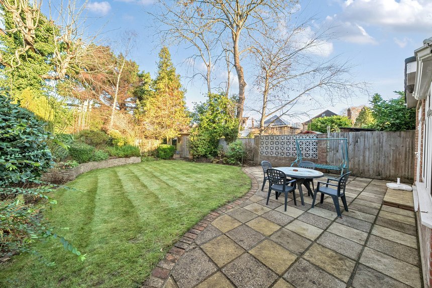 under offer ashdene london 37846 - Gibbs Gillespie