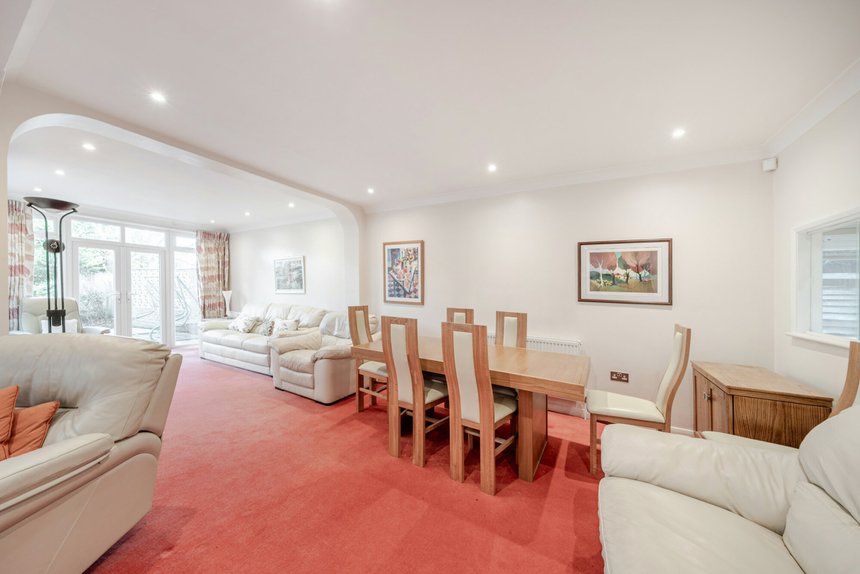 under offer ashdene london 37846 - Gibbs Gillespie