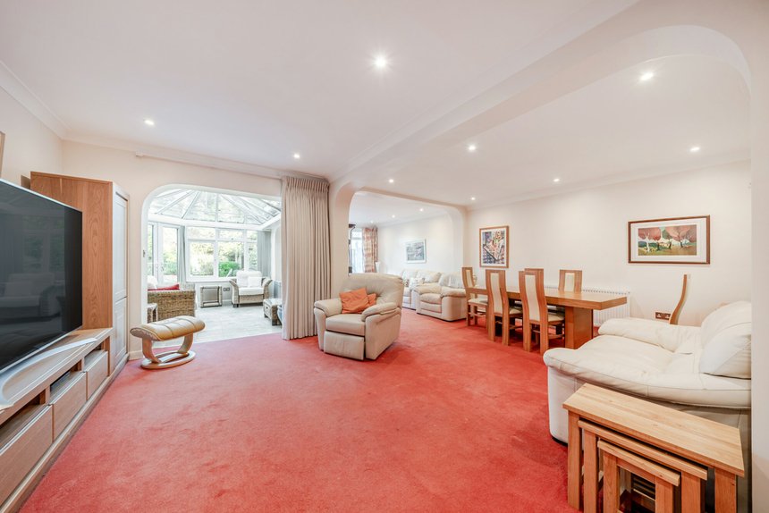 under offer ashdene london 37846 - Gibbs Gillespie