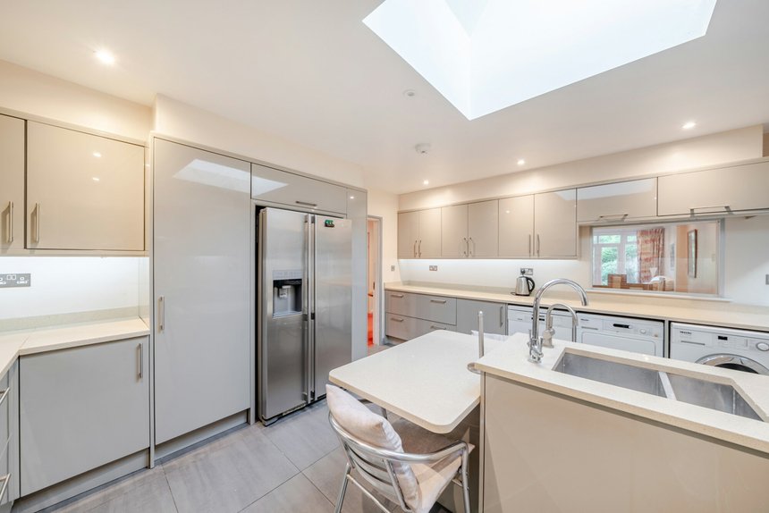 under offer ashdene london 37846 - Gibbs Gillespie