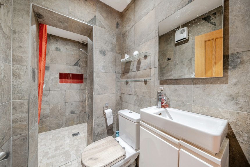 under offer ashdene london 37846 - Gibbs Gillespie