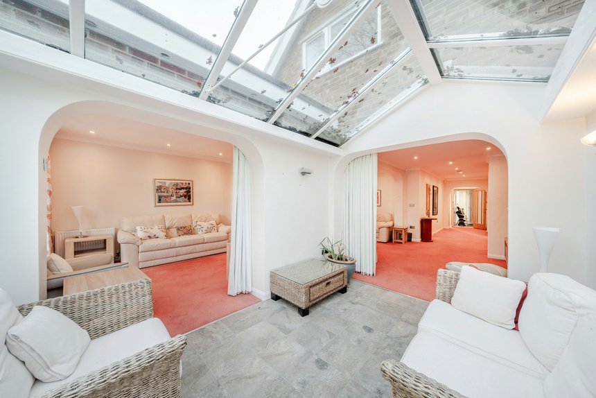 under offer ashdene london 37846 - Gibbs Gillespie