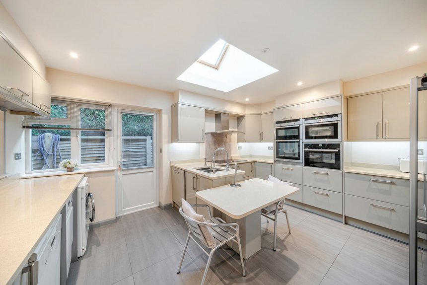 under offer ashdene london 37846 - Gibbs Gillespie