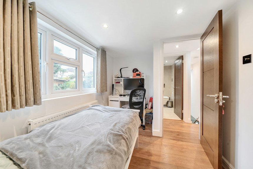 for sale highland road london 37896 - Gibbs Gillespie