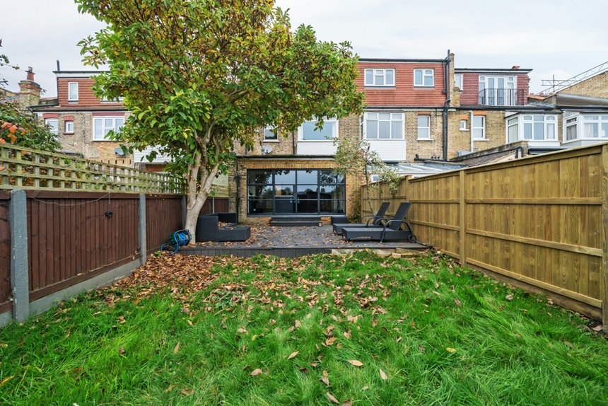 for sale woodstock avenue london 38153 - Gibbs Gillespie