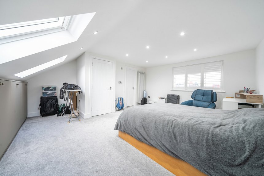 under offer crest gardens london 38266 - Gibbs Gillespie