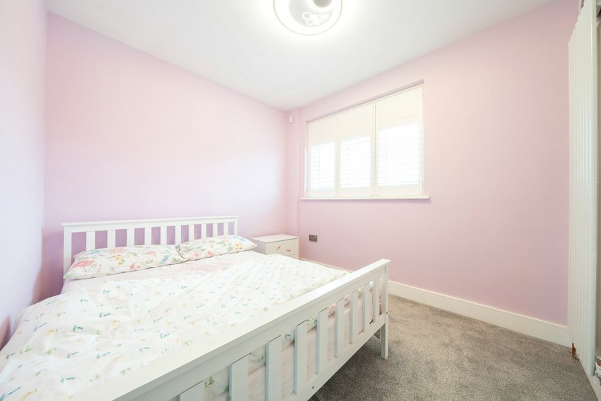 under offer crest gardens london 38266 - Gibbs Gillespie