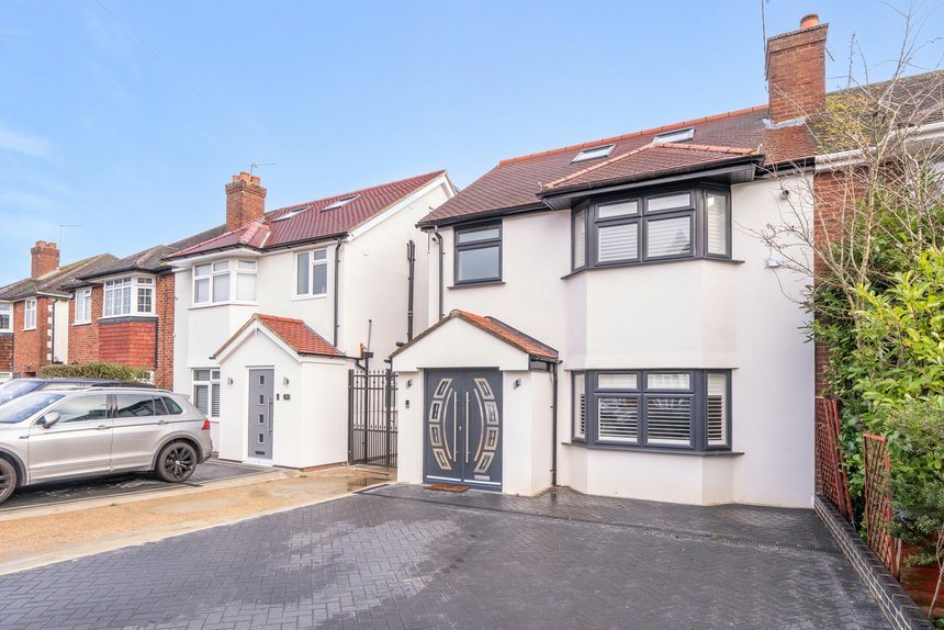 under offer crest gardens london 38266 - Gibbs Gillespie