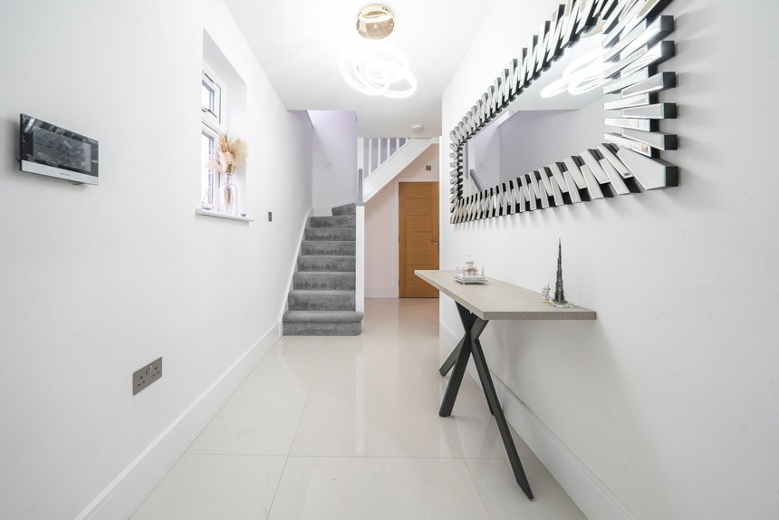 under offer crest gardens london 38266 - Gibbs Gillespie