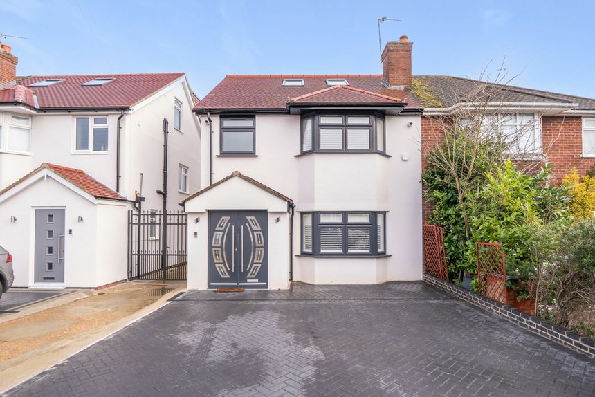 under offer crest gardens london 38266 - Gibbs Gillespie