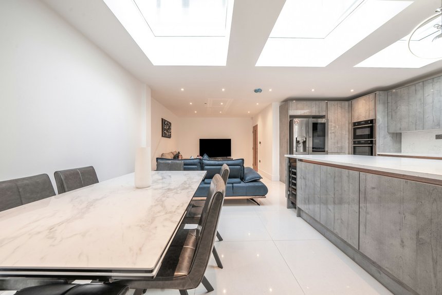 under offer crest gardens london 38266 - Gibbs Gillespie