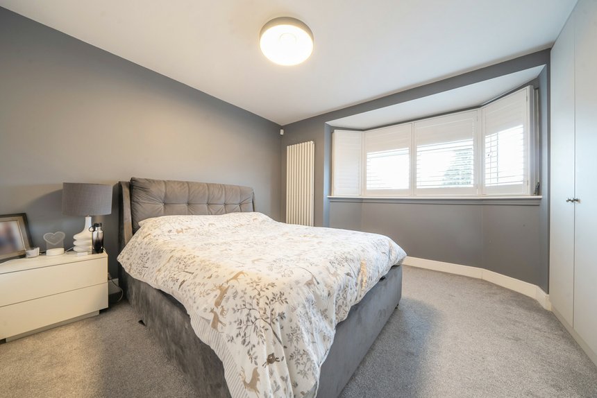 under offer crest gardens london 38266 - Gibbs Gillespie