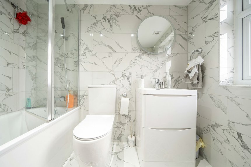 under offer crest gardens london 38266 - Gibbs Gillespie