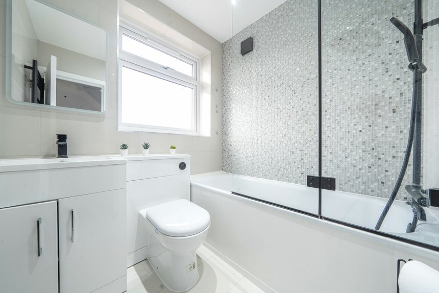 under offer crest gardens london 38266 - Gibbs Gillespie