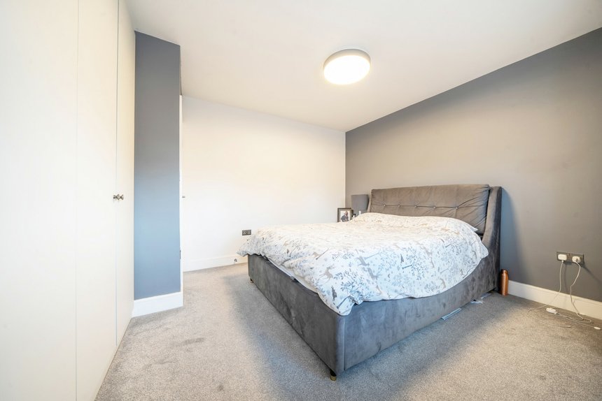 under offer crest gardens london 38266 - Gibbs Gillespie