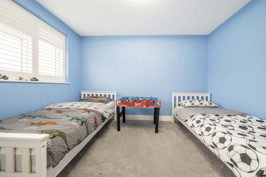 under offer crest gardens london 38266 - Gibbs Gillespie