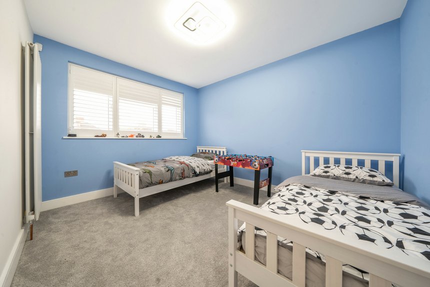 under offer crest gardens london 38266 - Gibbs Gillespie