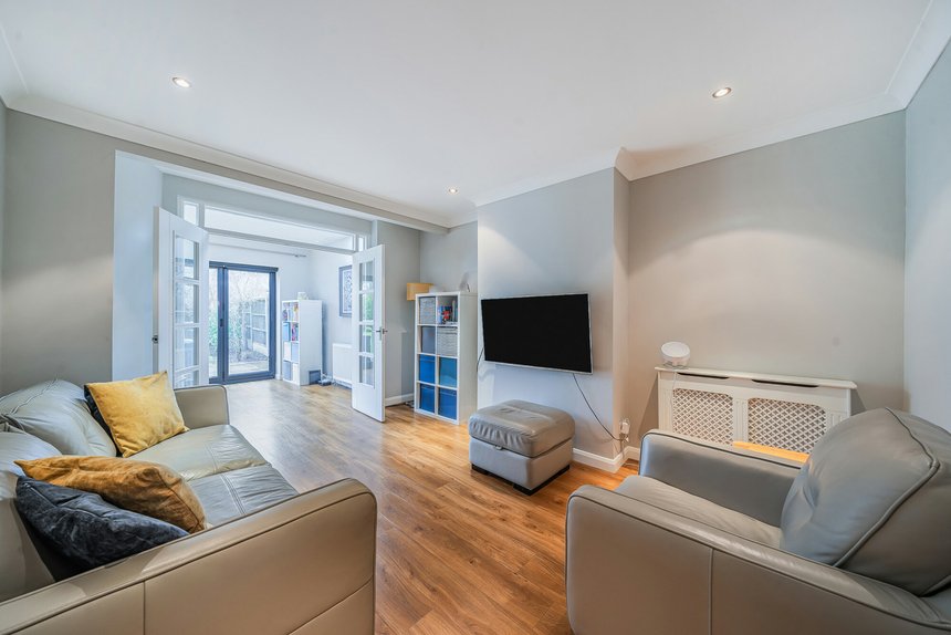 for sale the lawns london 38318 - Gibbs Gillespie